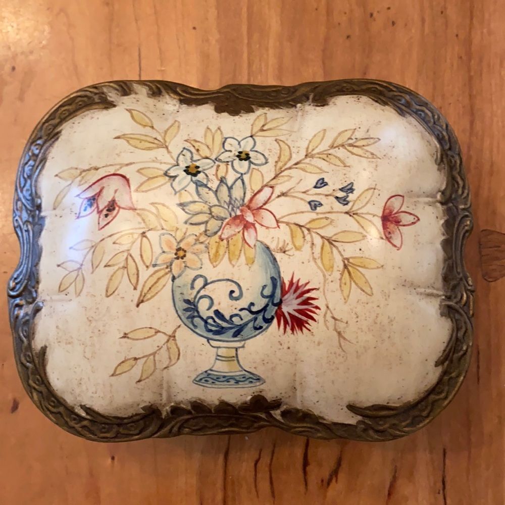 Raymond Waites Decorative Ceramic Box – Floral Vintage Style